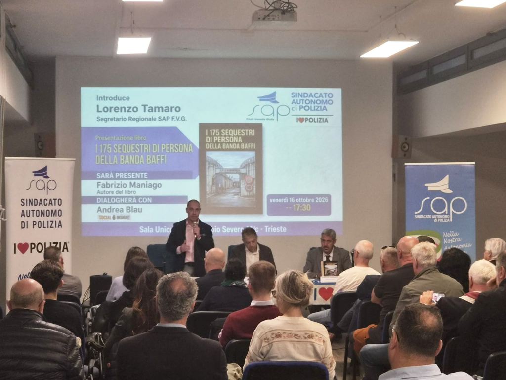 Il pubblico alla presentazione nella sala Unicusano di Trieste.